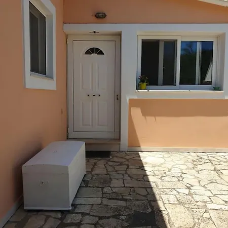 Casa Tranquila For 6 Near Holiday home